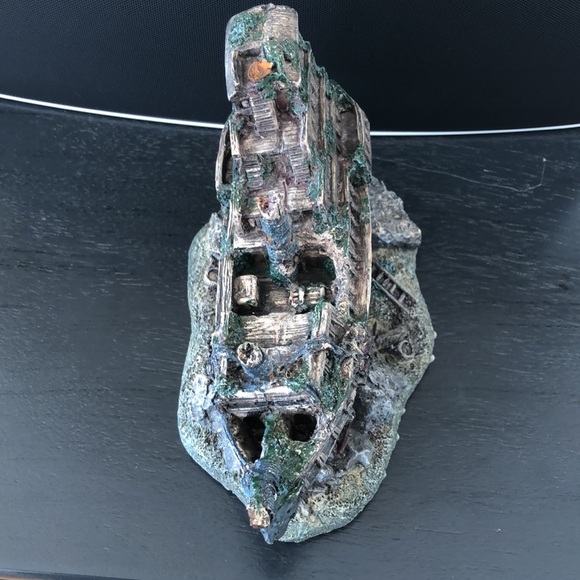 Fish Tank Ship Wreck - Picture 4 of 9